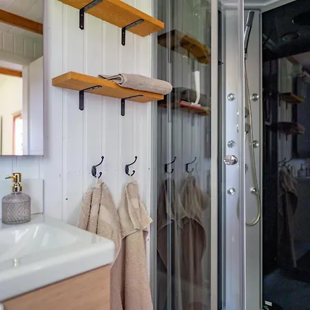 Nyaraló Tiny House 300 Meter Vom Zentrum Entfernt